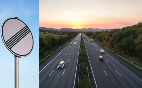 Slut på hastighetsbegränsning på en tysk autobahn skylt. Solnedgång över motorvägen med bilar som kör.